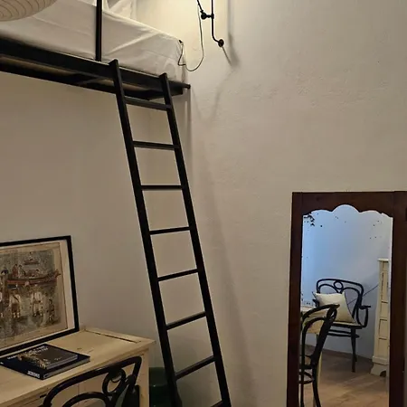 Casa L'on Athenian Flat *